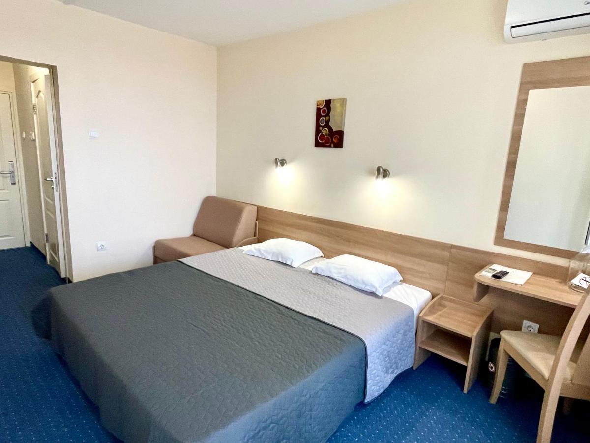 Single Room with Balcony,1346228990:JPEG